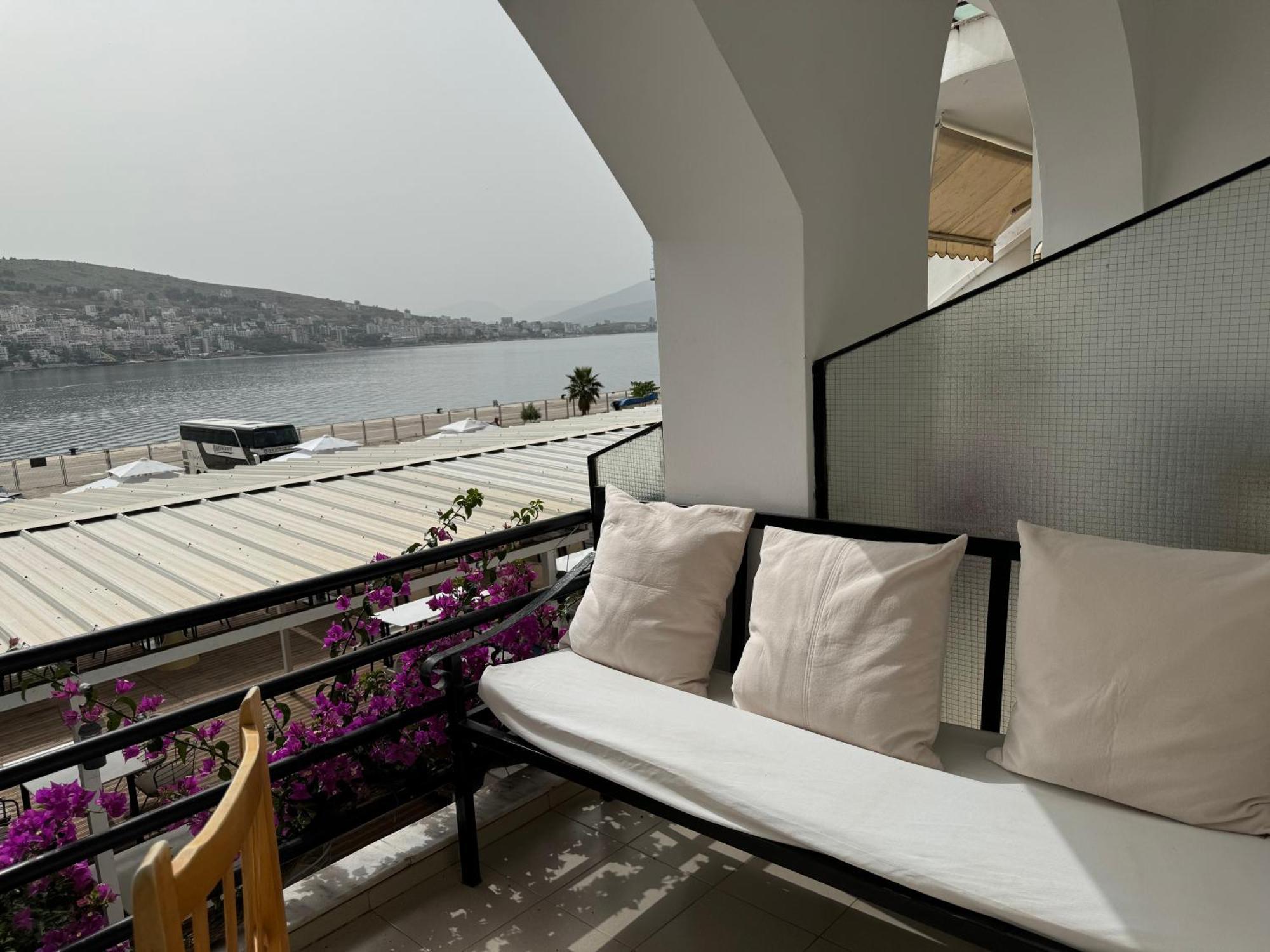 Vila Onhezmi Sarandë 外观 照片