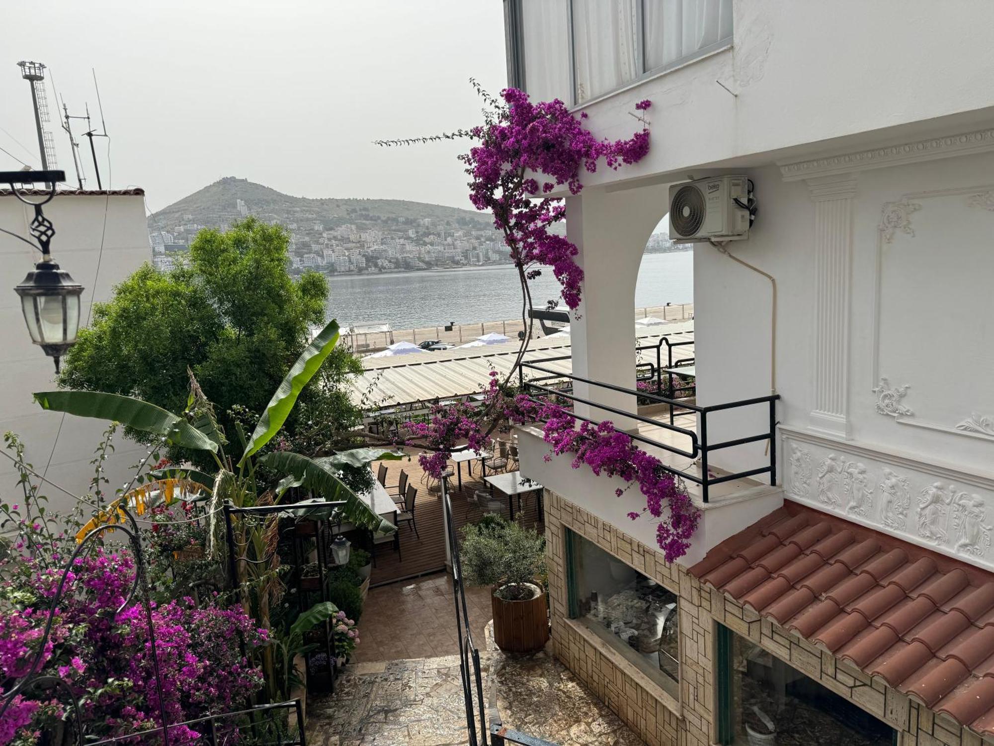 Vila Onhezmi Sarandë 外观 照片