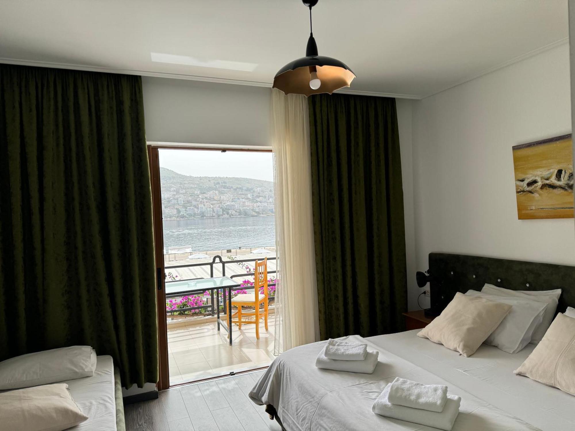 Vila Onhezmi Sarandë 外观 照片