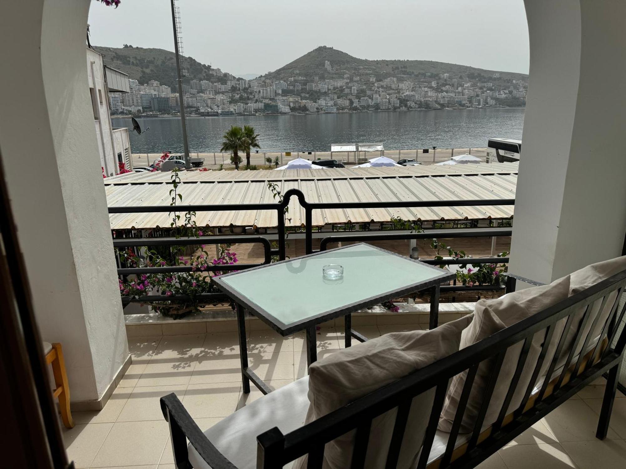 Vila Onhezmi Sarandë 外观 照片