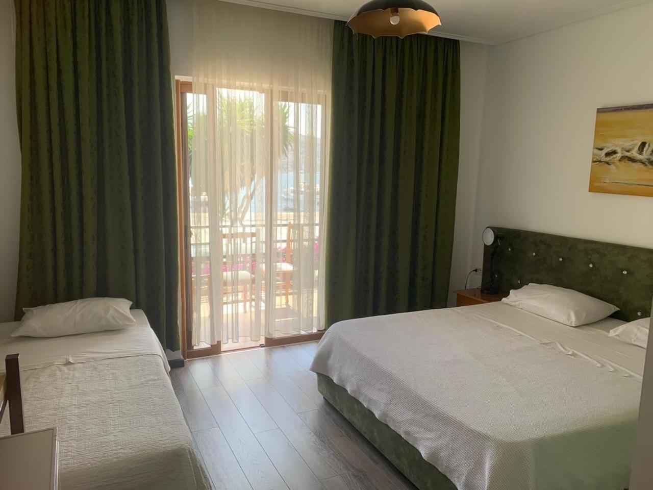Vila Onhezmi Sarandë 外观 照片