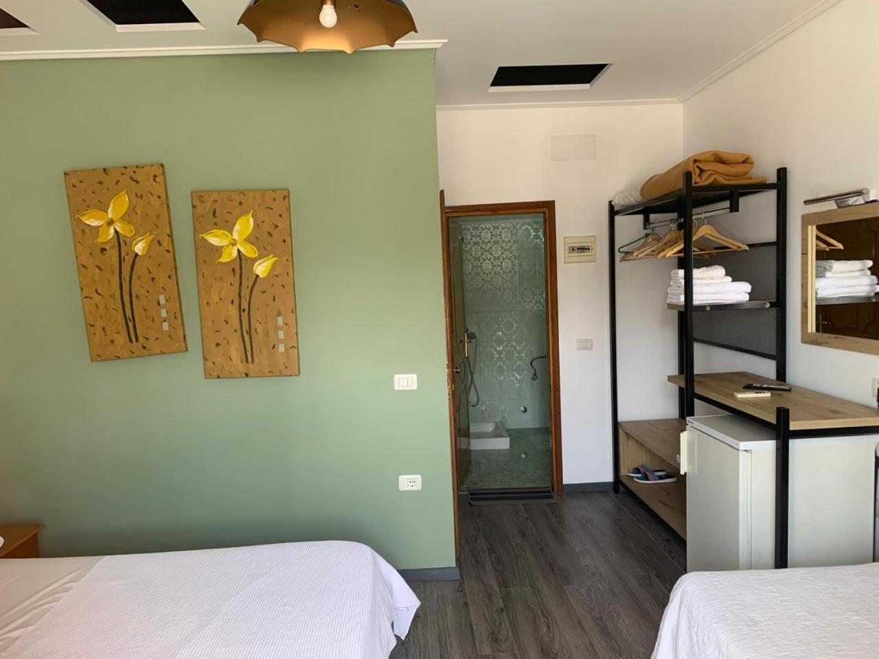 Vila Onhezmi Sarandë 外观 照片