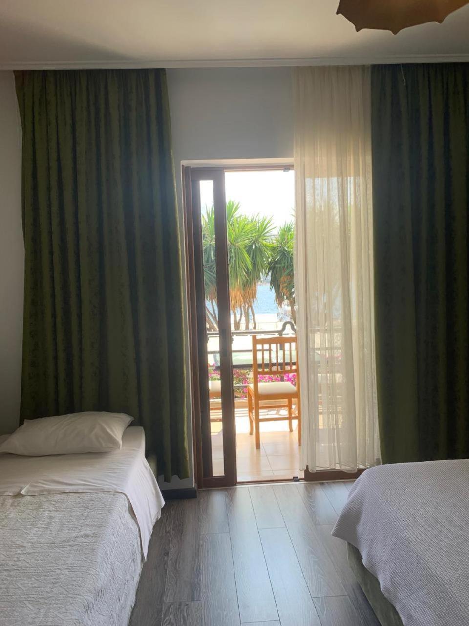 Vila Onhezmi Sarandë 外观 照片