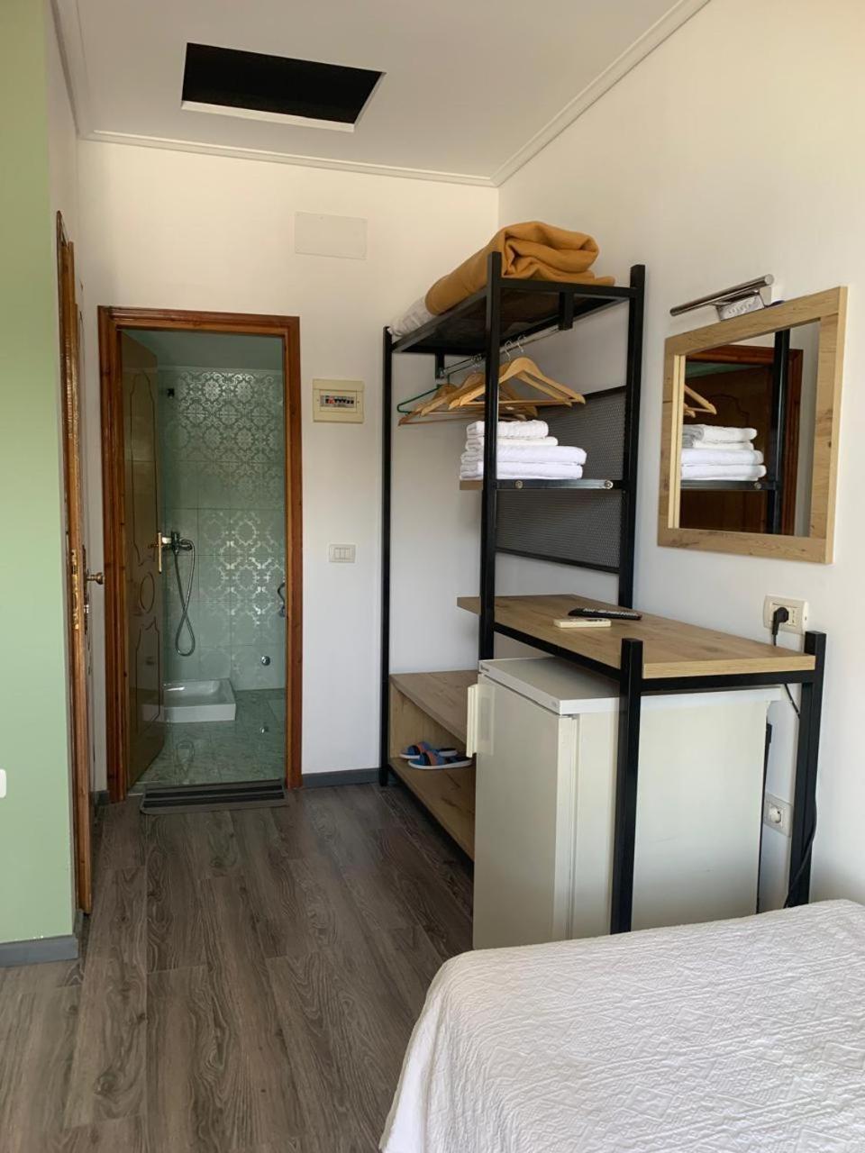 Vila Onhezmi Sarandë 外观 照片